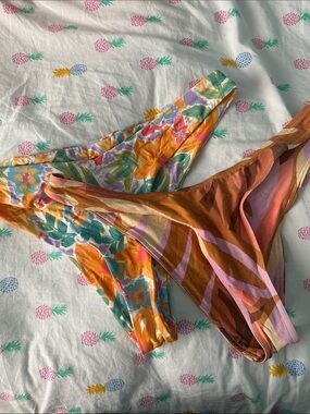 Stone Fox Swim Bikini Bottoms Pre-Owned Bright Floral & Striped Bikini Bottoms